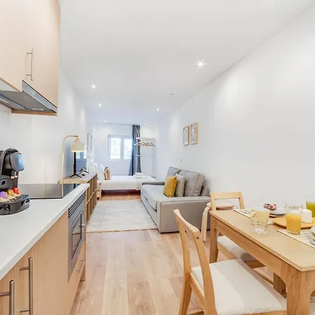 Blue Charm - Campolide * Лиссабон