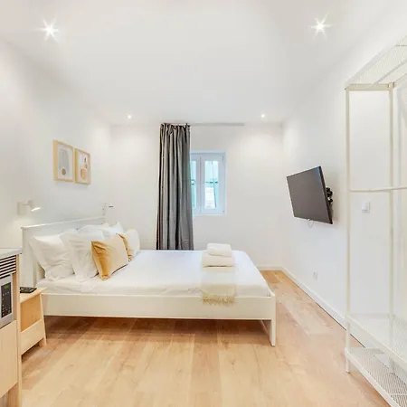 Blue Charm - Campolide * Лиссабон