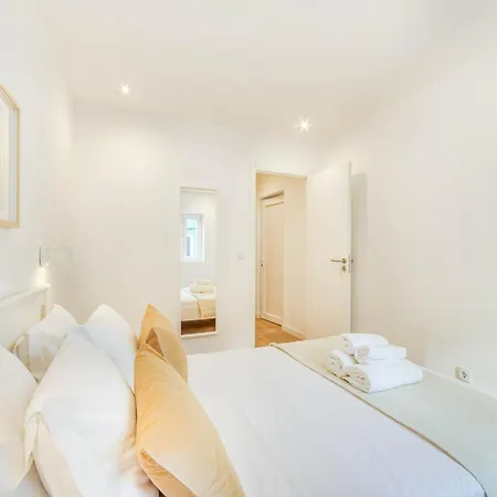 Blue Charm - Campolide * Лиссабон