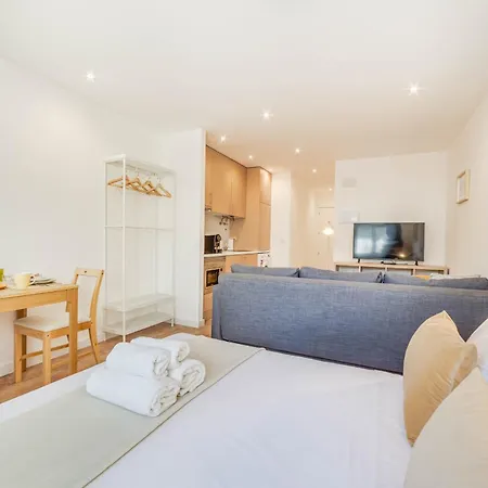 Blue Charm - Campolide Apartment *