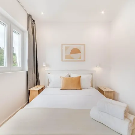 Blue Charm - Campolide Apartment