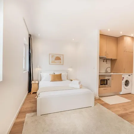 Blue Charm - Campolide Apartment *