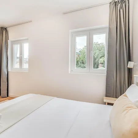 Blue Charm - Campolide Apartment