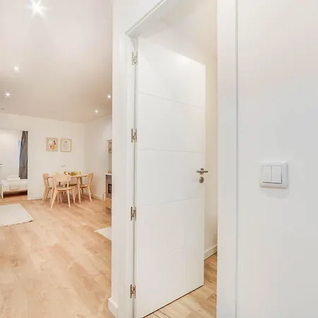 Blue Charm - Campolide Apartment