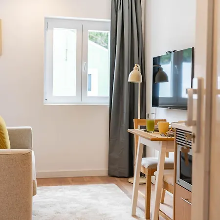 Blue Charm - Campolide Apartment *
