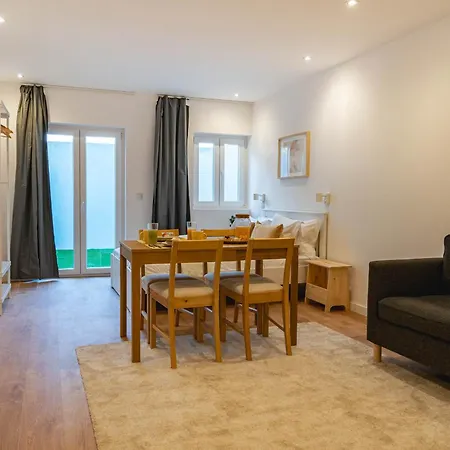 Blue Charm - Campolide Apartment *